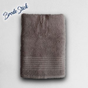 Drap de bain uni, personnalisé avec une broderie, 100% coton, coloris taupe.