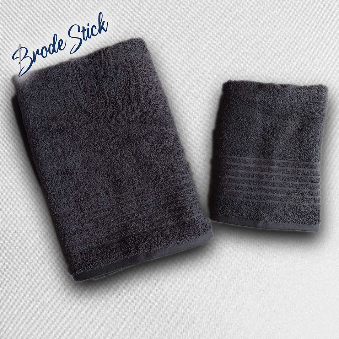 Duo de serviettes unies (50x90 et 70x140 cm) personnalisées avec broderie artisanale, 100% coton, coloris gris.