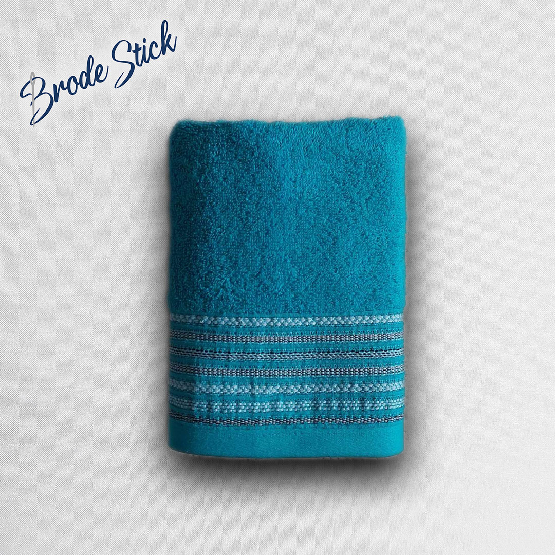 Petite serviette décorée, personnalisée avec une broderie, 100% coton, coloris turquoise.